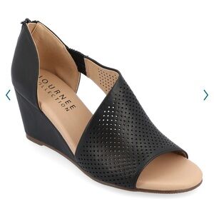 Journee Collection size 11W Wedge Sandal